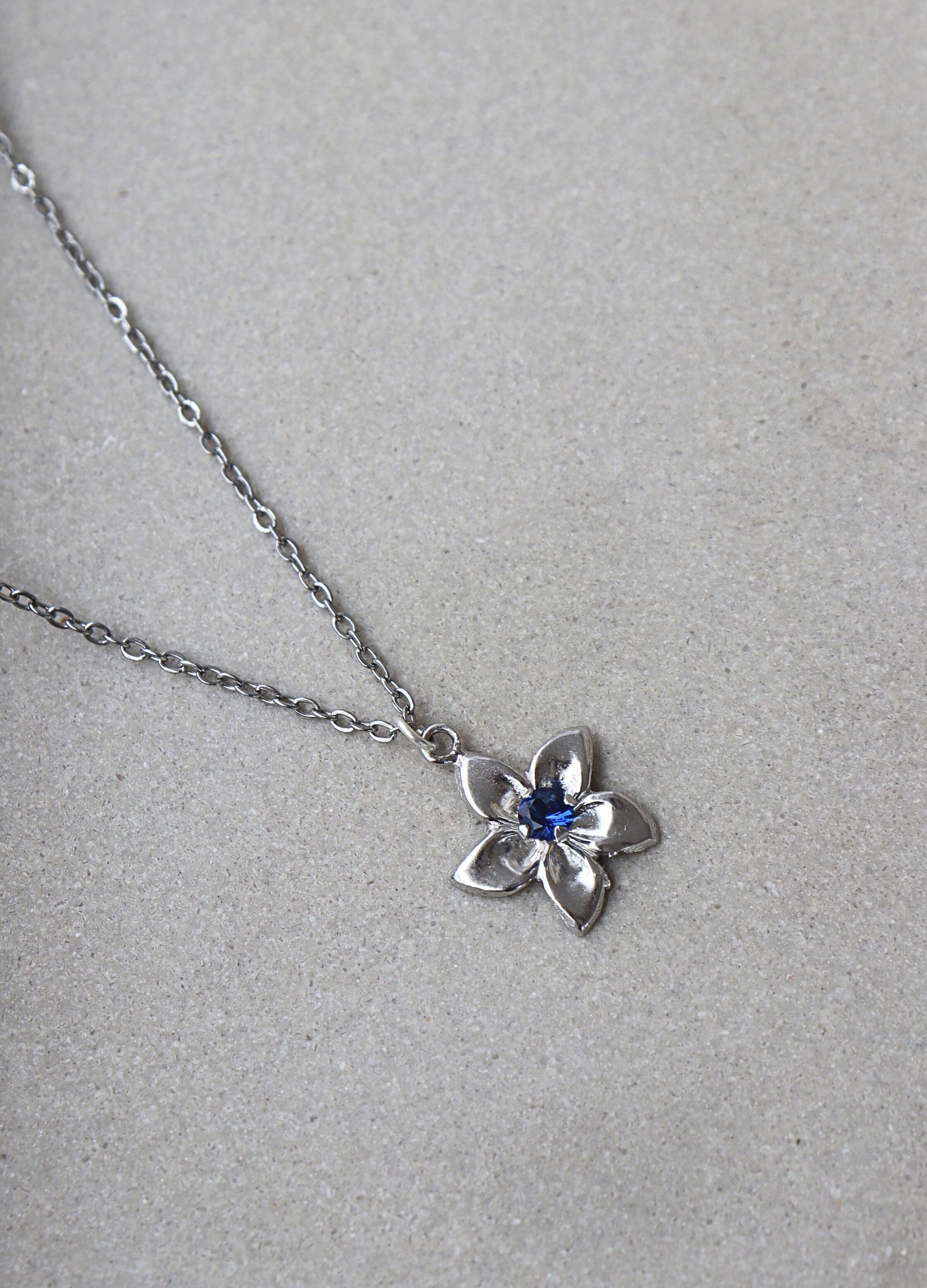 COLLAR ORQUIDEA SILVER AZUL