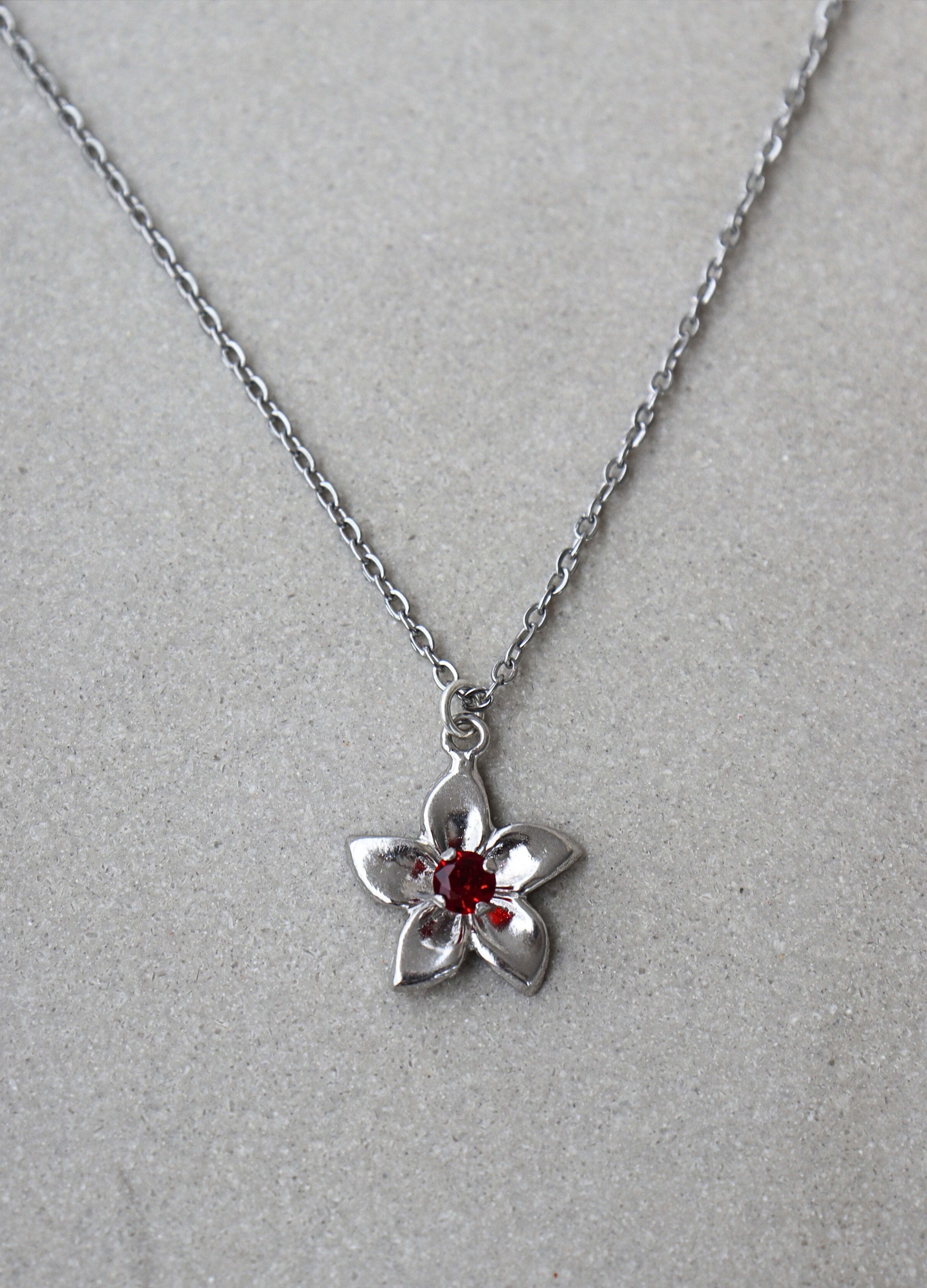 COLLAR ORQUIDEA SILVER ROJO