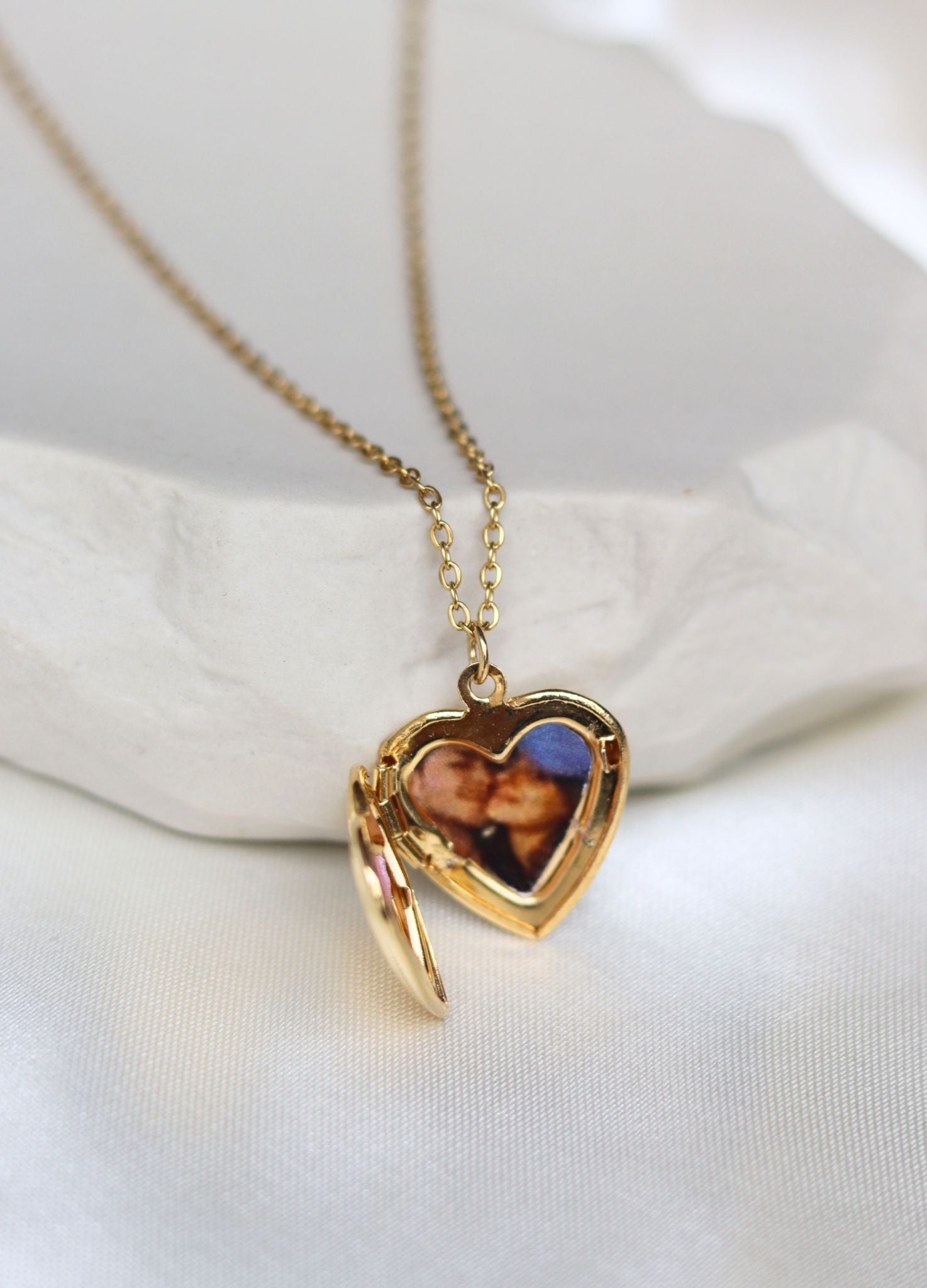 COLLAR RELICARIO CORAZÓN PERSONALIZADO