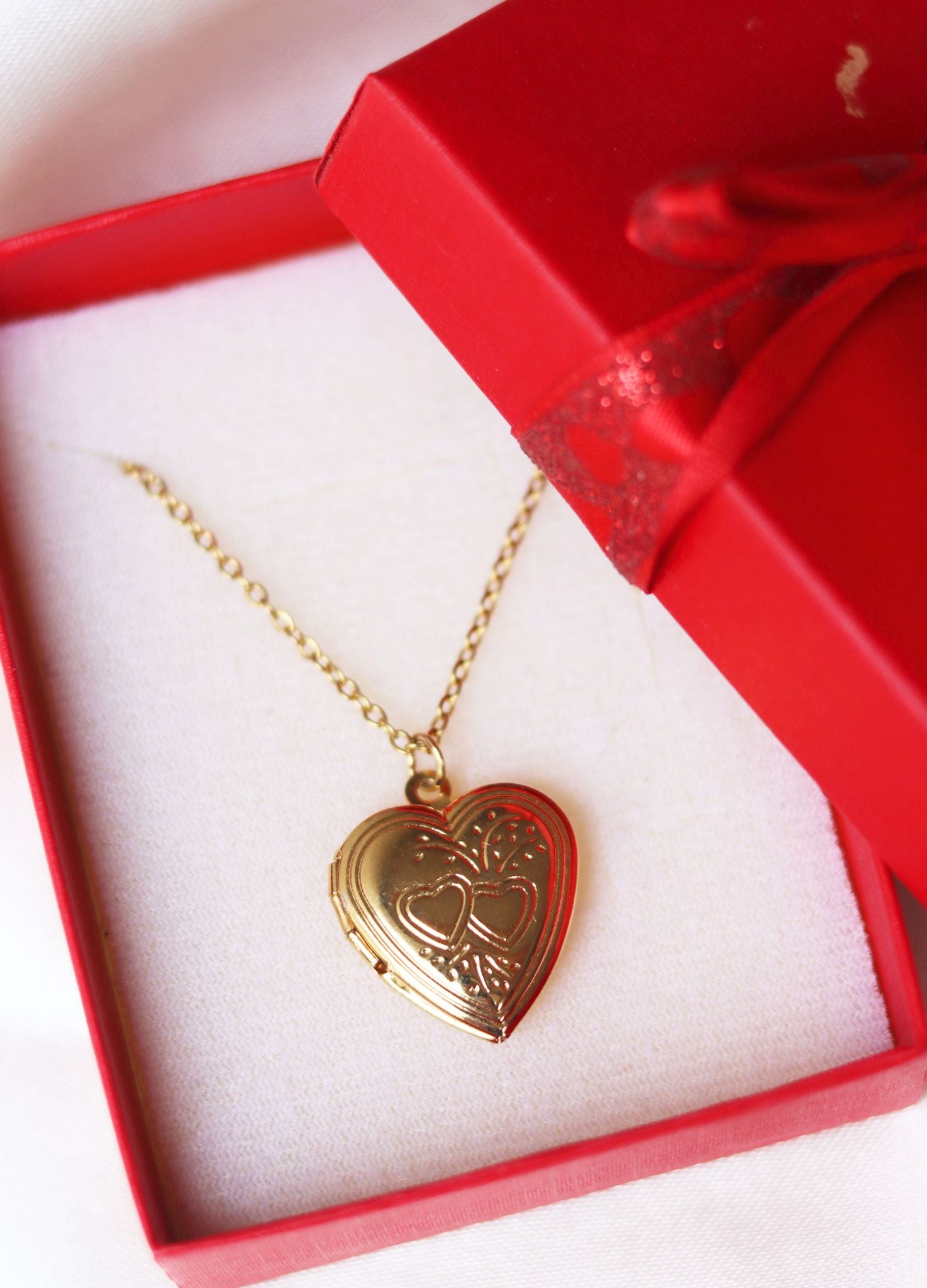 COLLAR RELICARIO CORAZÓN PERSONALIZADO